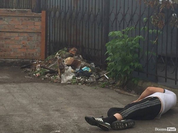 У Луцьку біля Центрального ринку знайшли непритомного чоловіка. ФОТО