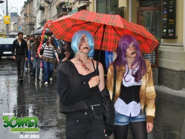 Львовом розгулювали зомбі. ФОТО. ВІДЕО