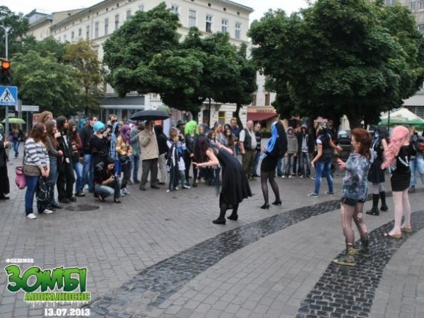 Львовом розгулювали зомбі. ФОТО. ВІДЕО