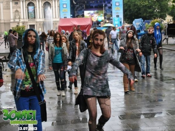 Львовом розгулювали зомбі. ФОТО. ВІДЕО