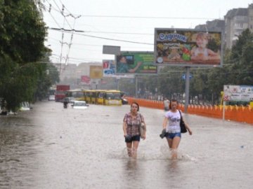 Через «потоп» під час зливи лучани просили почистити каналізацію