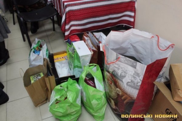 Польські митці привезли подарунки для дітей волинських воїнів
