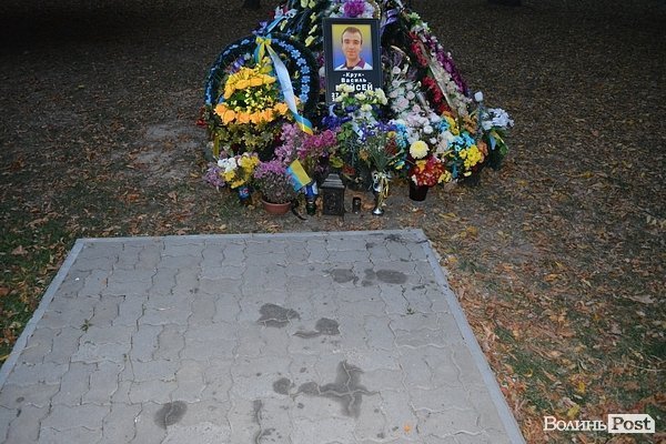 «Брудні» наслідки смолоскипної ходи у Луцьку. ФОТО