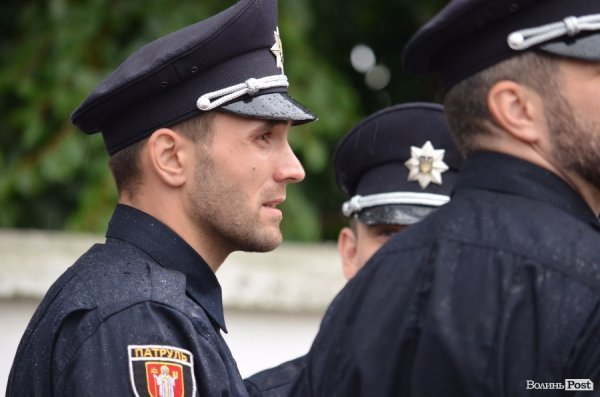 У Луцьку поліцейські отримали нові погони і звання. ФОТО