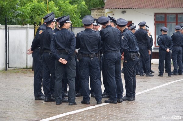 У Луцьку поліцейські отримали нові погони і звання. ФОТО