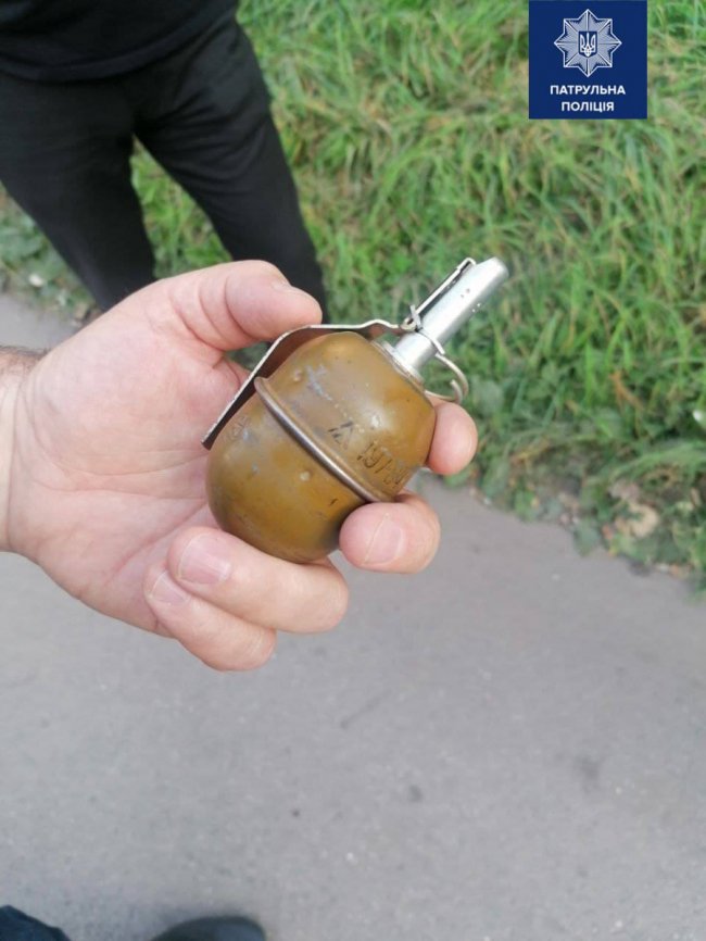 У Кривому Розі чоловік підірвав у дворі гранату: постраждало 3 поліцейських. ФОТО