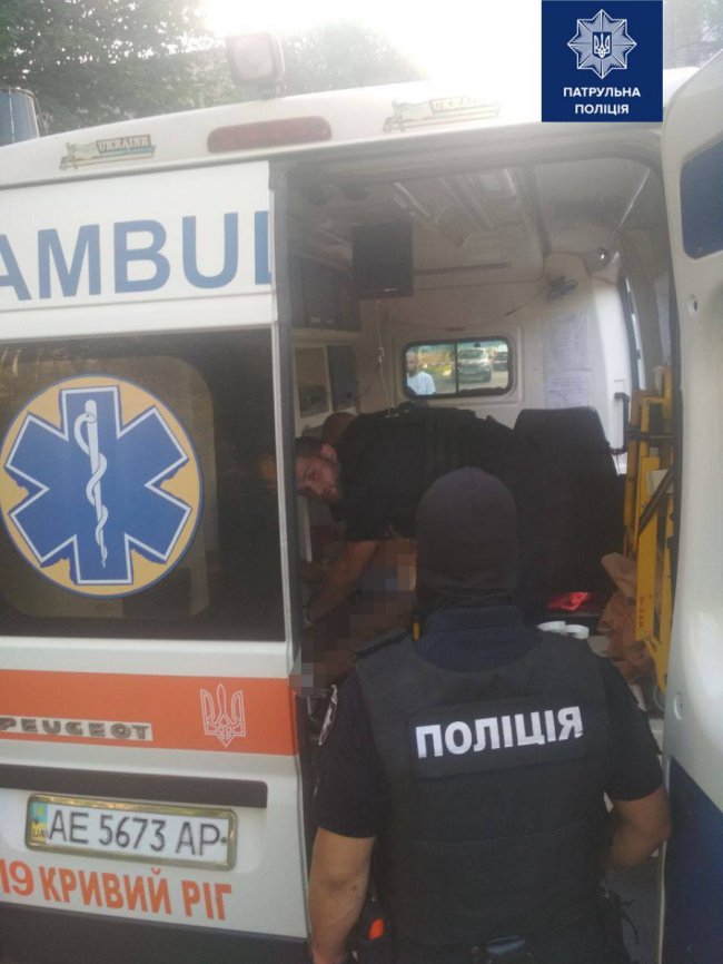 У Кривому Розі чоловік підірвав у дворі гранату: постраждало 3 поліцейських. ФОТО