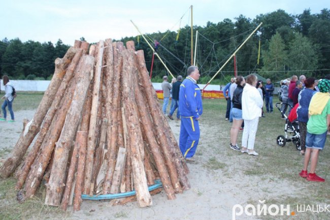 Сотні людей і величезне вогнище: як на Купала відтворювали язичницькі традиції у Шацьку. ФОТО. ВІДЕО