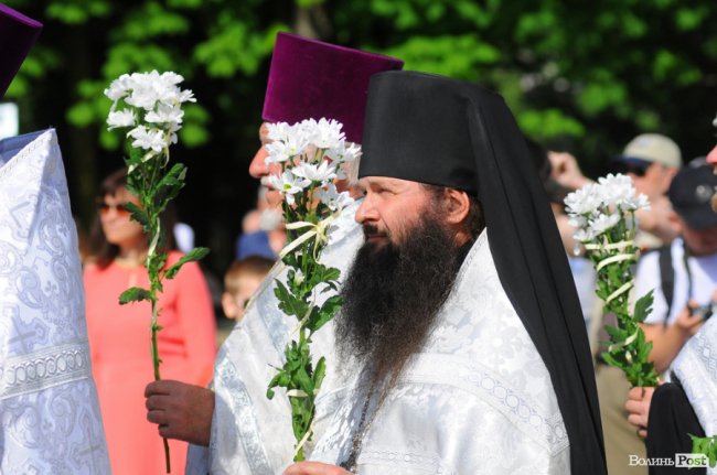 З маками і трояндами: у Луцьку відзначили річницю перемоги над нацизмом. ФОТО