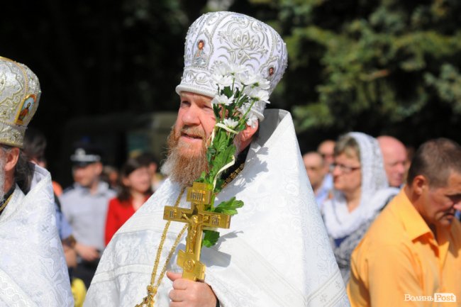З маками і трояндами: у Луцьку відзначили річницю перемоги над нацизмом. ФОТО