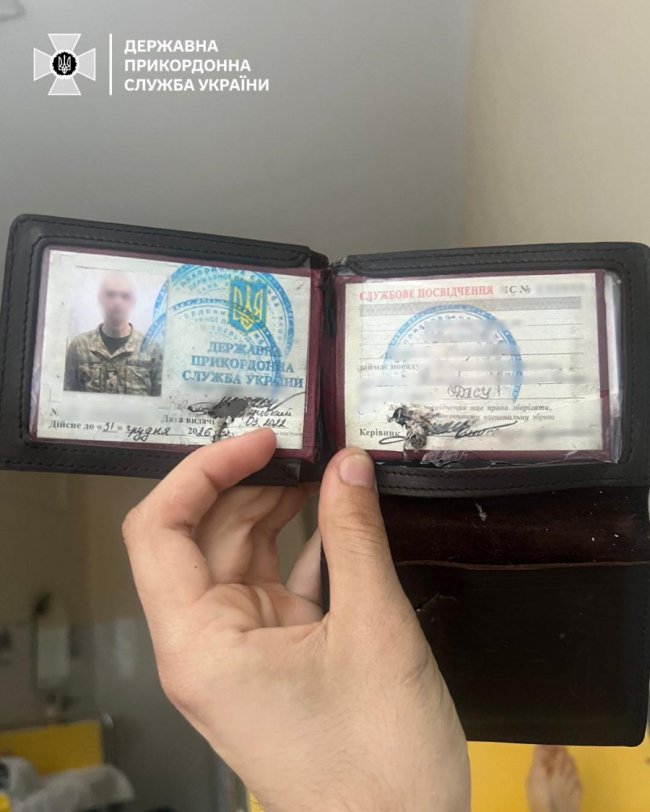 Під час бою у Вовчанську куля застрягла у службовому посвідченні прикордонника. ФОТО