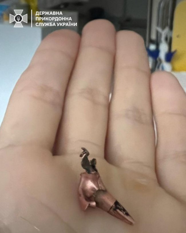 Під час бою у Вовчанську куля застрягла у службовому посвідченні прикордонника. ФОТО