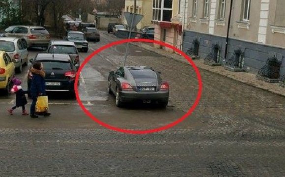 Їжджу на Chrysler, щоб бути ближчим до народу, - луцький депутат