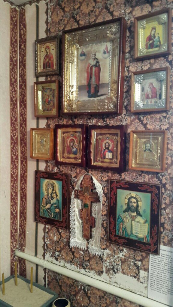 У селі на Волині прихильники УПЦ (МП) моляться у будинку. ФОТО