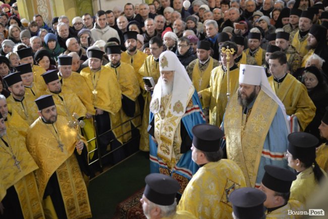 Томос, селфі та колядки: Петро Порошенко на Волині. ФОТОРЕПОРТАЖ