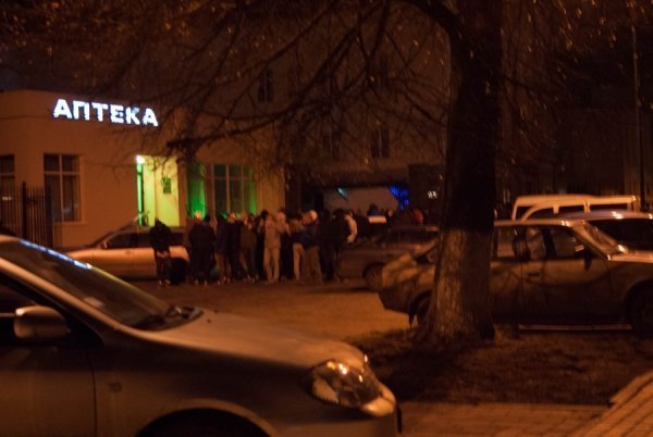 Фото нічного бунту в Луцьку