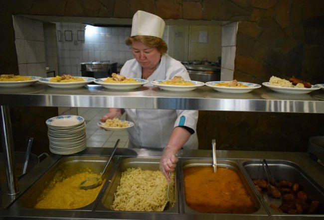 Показали, як харчуються луцькі нацгвардійці. ФОТО