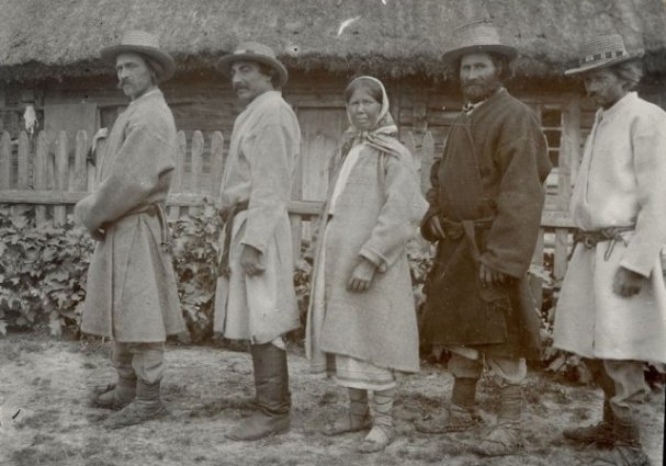 Опублікували раритетні фото мешканців селища Любешів