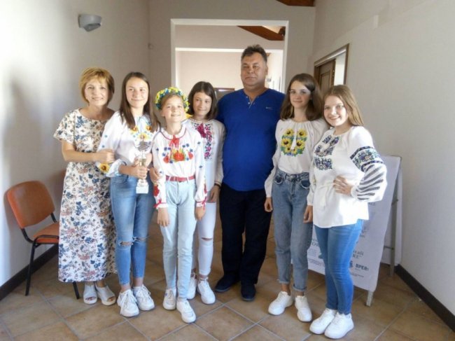 Юні бандуристки з Волині тріумфували на міжнародному конкурсі в Італії