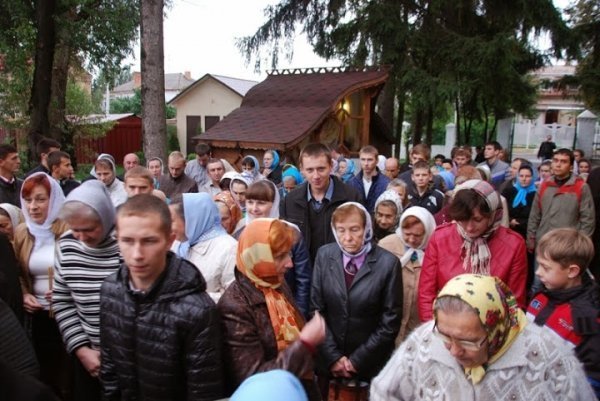 У Луцьк привезли мощі святих воїнів. ФОТО