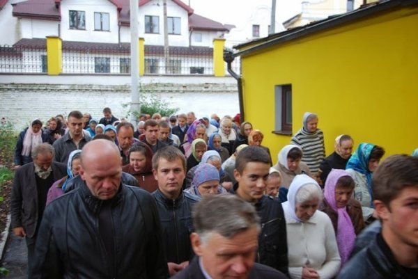 У Луцьк привезли мощі святих воїнів. ФОТО