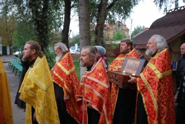 У Луцьк привезли мощі святих воїнів. ФОТО