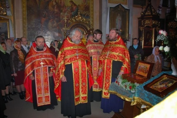 У Луцьк привезли мощі святих воїнів. ФОТО