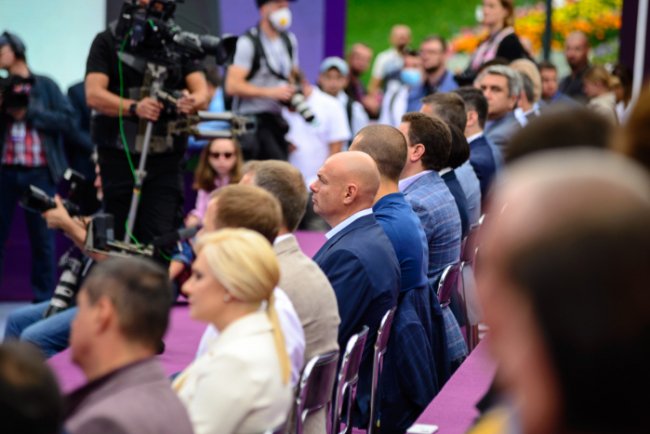 «Ми об’єдналися, щоб помирити українців»: найцікавіше з виступу Ігоря Палиці на з’їзді партії «ЗА Майбутнє»