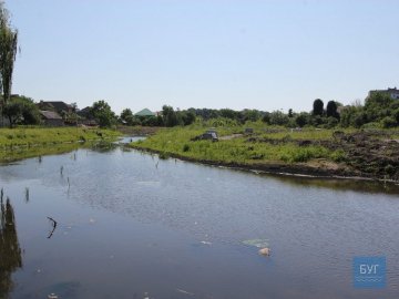 На Волині молодь самотужки почистила річку. ВІДЕО