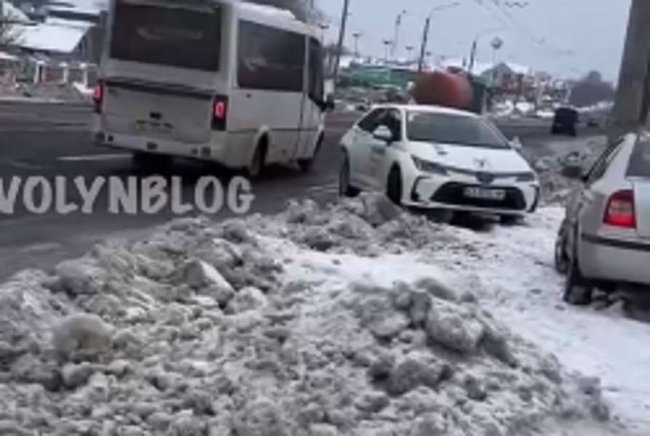 Під Луцьком – аварія за участі навчального авто