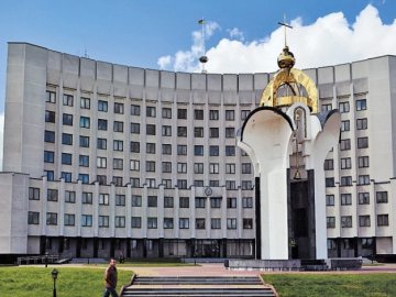 Попри «бюджетну війну» між Волинською ОДА та облрадою зарплати бюджетникам виплачуються. ВІДЕО