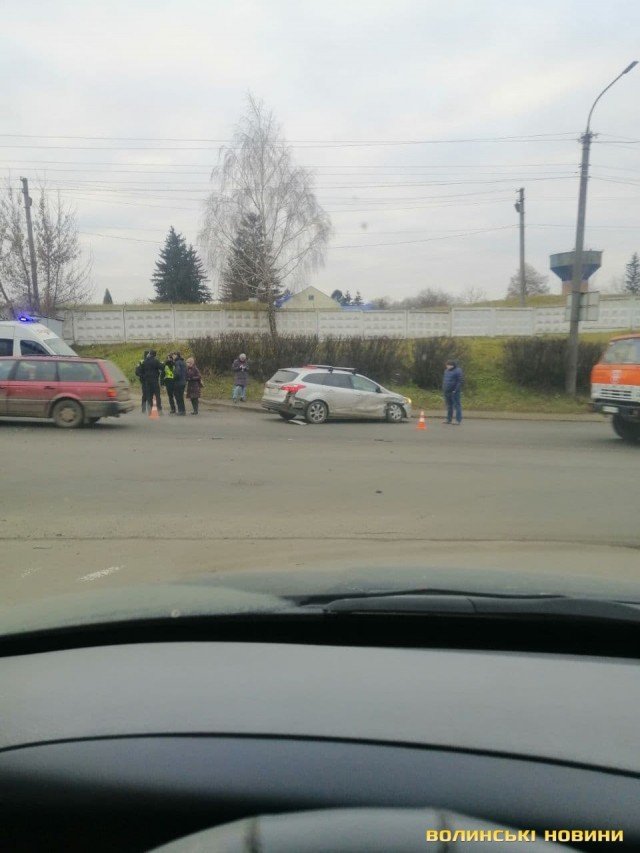 У Луцьку через аварію на перехресті утворився затор. ФОТО