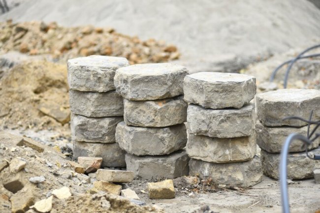  Екопарковка та лавки-зиґзаґи: у центрі Луцька облаштовують сучасний сквер*