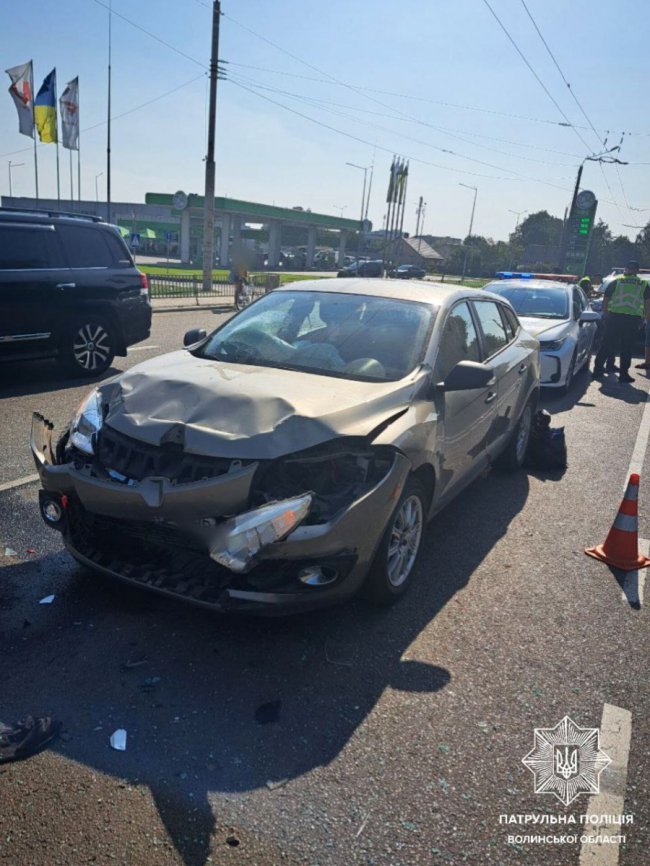 У Луцьку п'яний водій скоїв аварію та хотів втекти з місця ДТП