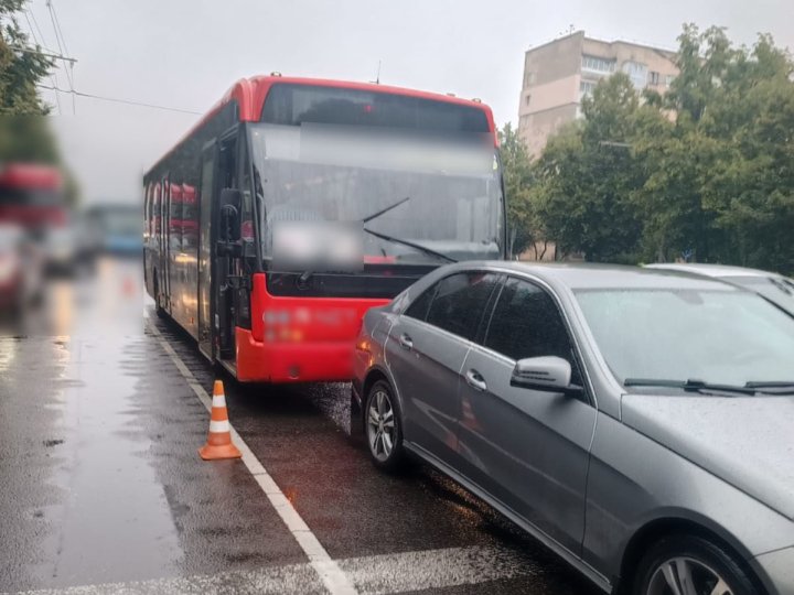 У Луцьку автобус зіткнувся з автівкою
