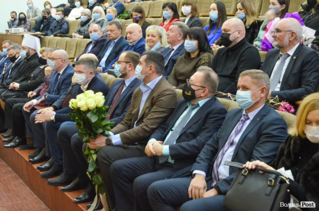 Знані гості і оберемки квітів: Ірину Вахович представили на посаді ректора ЛНТУ. ФОТО