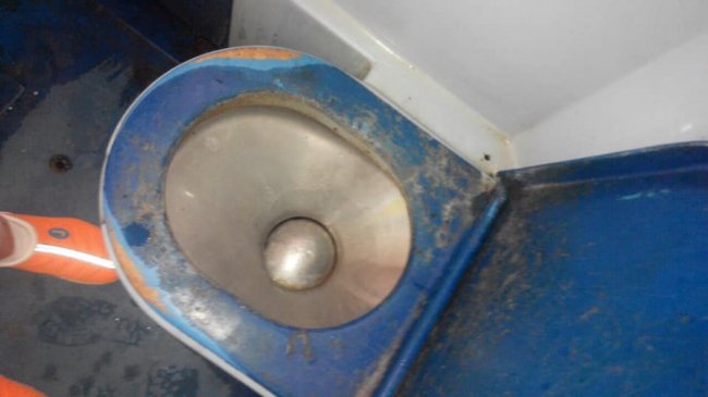 «Щоб як на нарах»: мережу обурив стан сезонного потяга «Одеса–Ковель». ФОТО