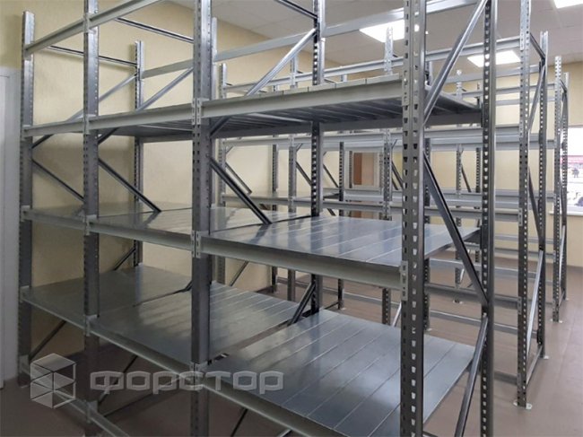 Металеві стелажі — сучасний варіант обладнання для облаштування складських та промислових приміщень*