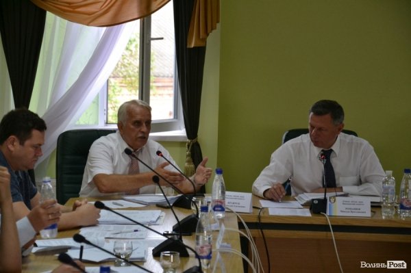 У Луцьку депутата ледь не «попросили» із засідання виконкому.ФОТО