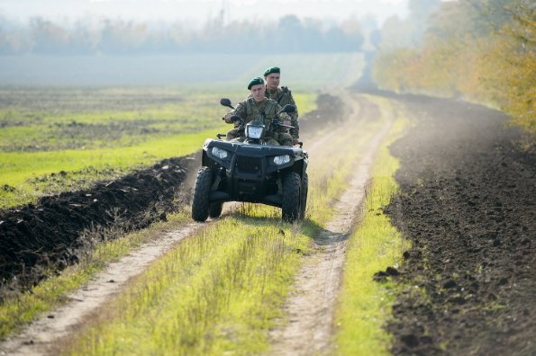 Контрабандисти намагалися через річку переправити цигарки до Польщі