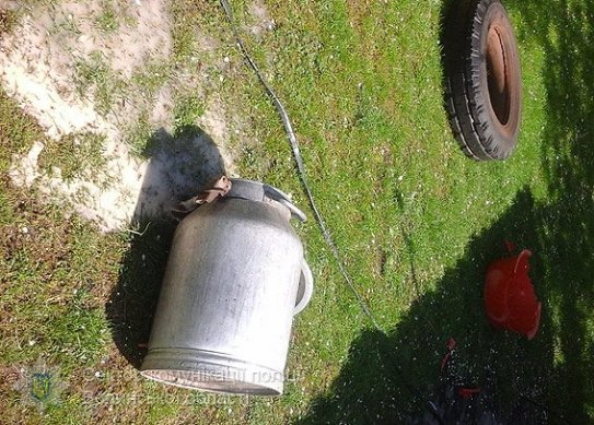 Волинські поліцейські знищили сотні літрів браги