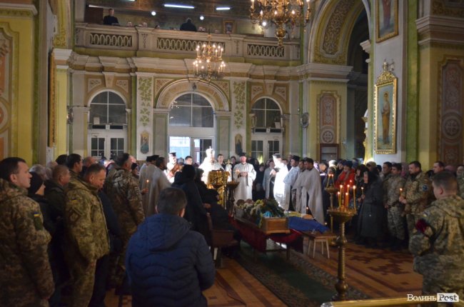 Загинув у день народження: Луцьк попрощався з воїном Віктором Лахаєм. ФОТОРЕПОРТАЖ