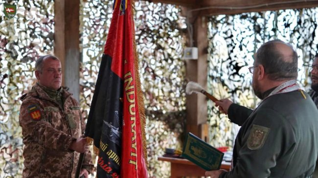 Артилеристи 14 ОМБР отримали мотиваційний прапор. ФОТО