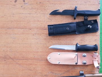 На «Ягодині» затримали чоловіка, який перевозив багато ножів