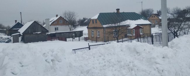 Жителі одного з мікрорайонів Луцька кілька днів чекають на снігоочисну техніку. ФОТО, ВІДЕО