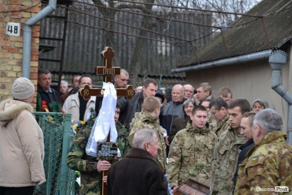 У Луцьку попрощалися із загиблим в аварії бійцем ДУКу. ФОТО