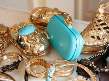Навіщо продавати прикраси після розлучення*
