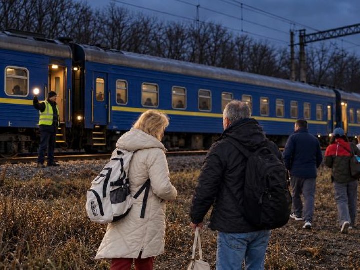 Потяг «Львів-Чернівці» рушив без 25 пасажирів після тривоги: УЗ прокоментувала інцидент