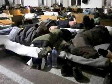 Росіяни вивозять з Маріуполя чоловіків для поповнення армії, – радник мера