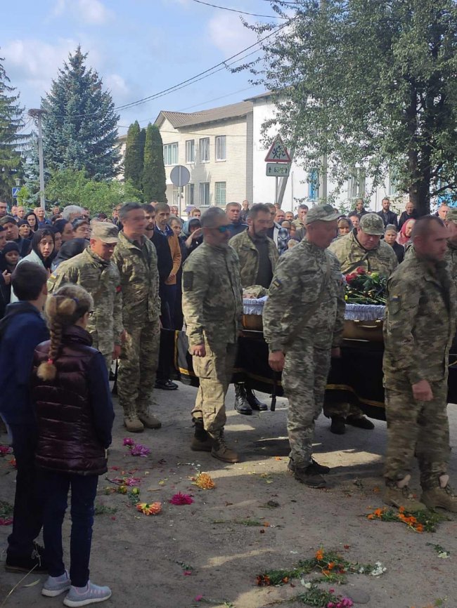 На Волині попрощалися із Героєм Сергієм Мельником, який загинув на Покрову